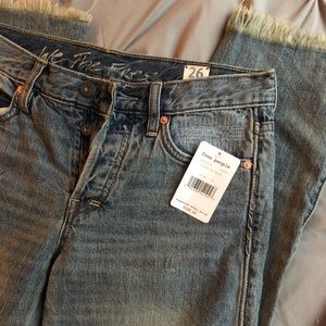 FREE PEOPLE FRAY JEANS😍😍😍 NWT